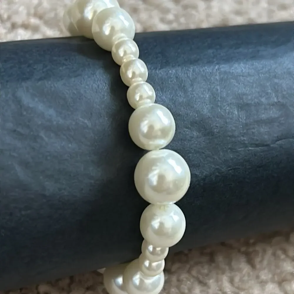 Women’s vintage dainty white beaded faux pearl bracelet one size‎ stretches